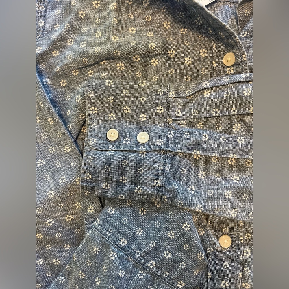 J Crew - NWT Long Sleeve Button Down Floral Print Chambray Shirt. Size small - Picture 5 of 11